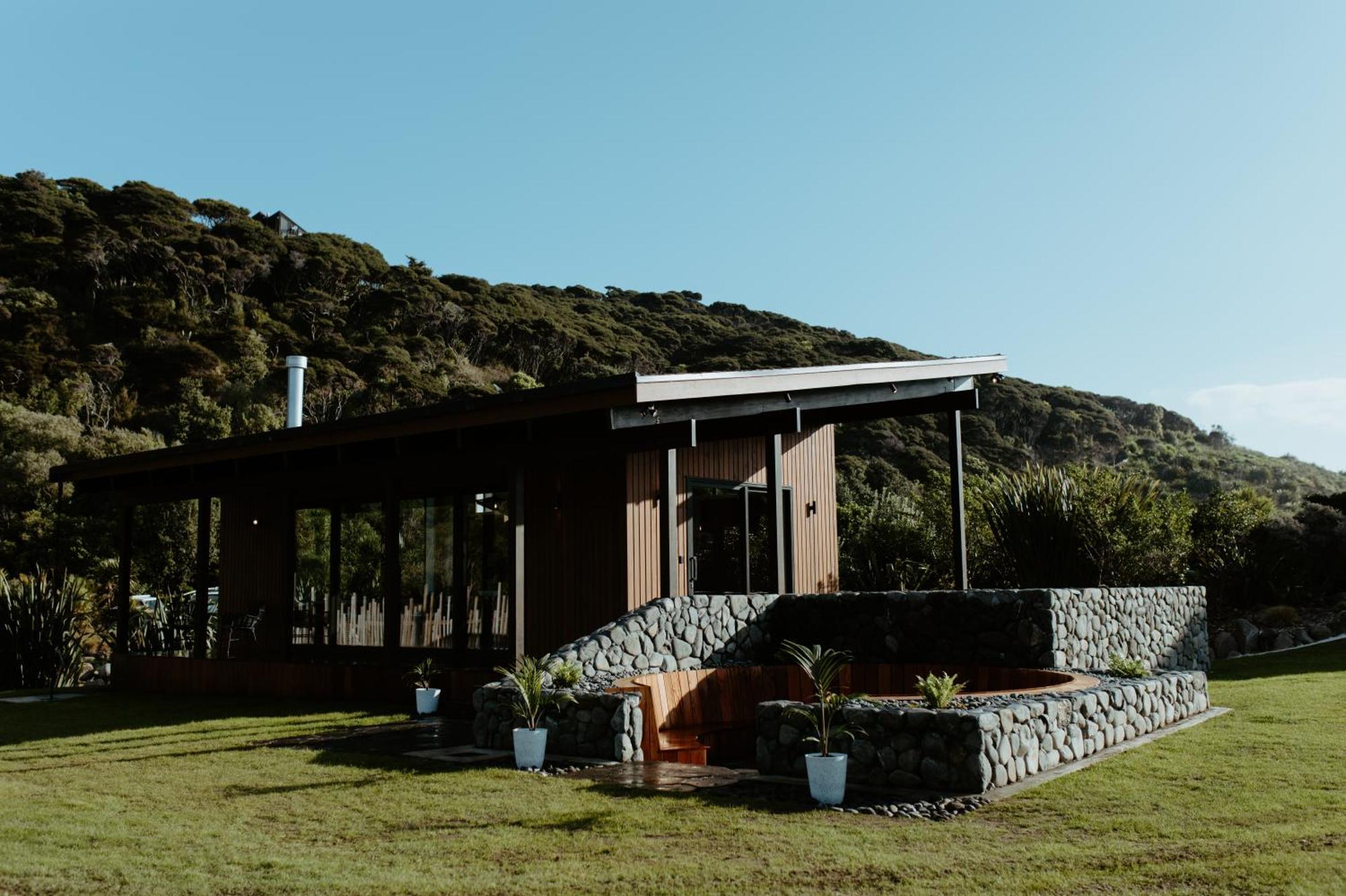 Te Whaanga Retreat & Spa Hotel Raglan Exterior foto