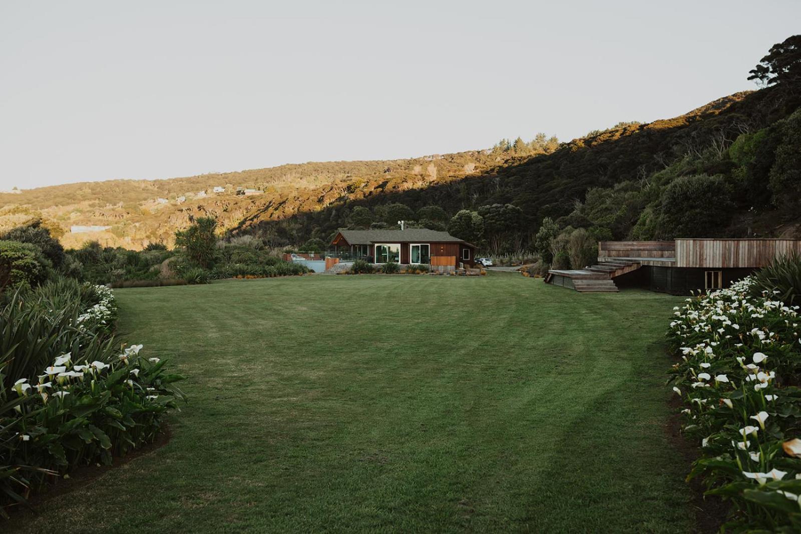 Te Whaanga Retreat & Spa Hotel Raglan Exterior foto